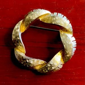 Vintage Lee Co Gold Circle Brooch